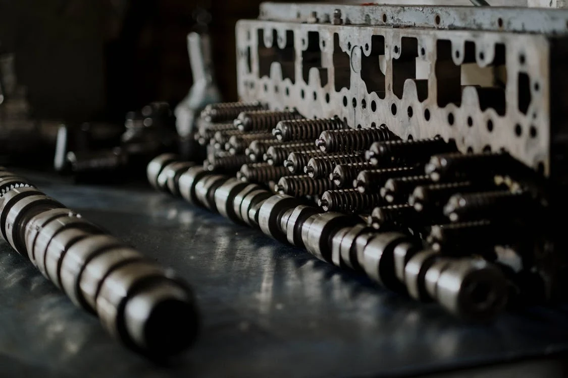 engine cylinder head with camshafts